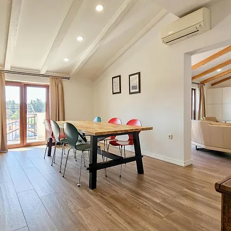Apartment Lara