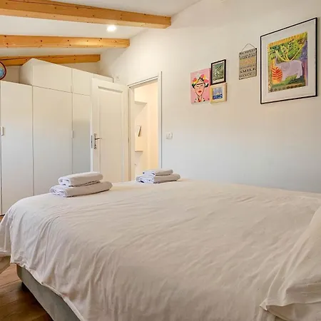Apartman Lara *