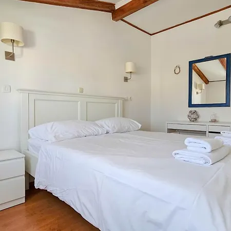 Lara Apartman *