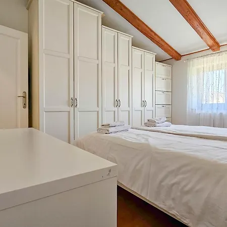 Lara Novigrad Istria