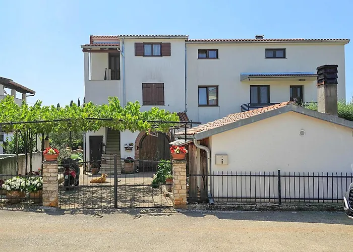 Lara * Novigrad Istria