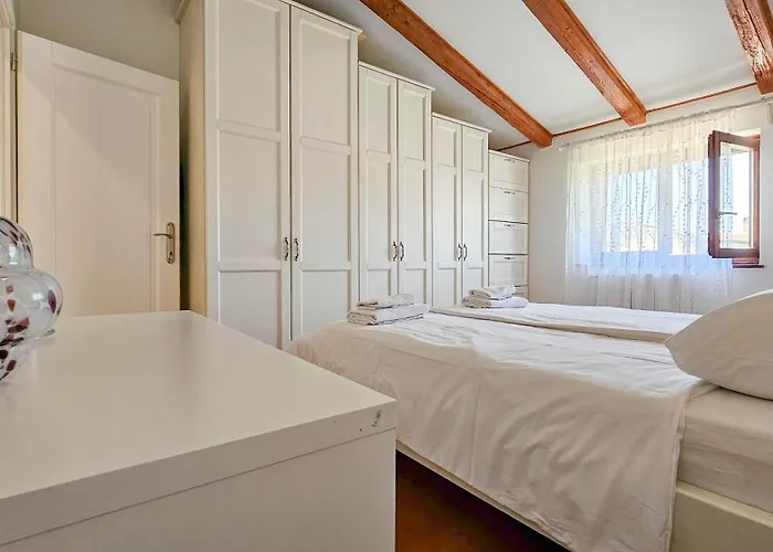 Lara Novigrad Istria