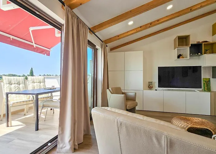 Lara Novigrad Istria