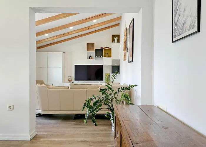 Lara Novigrad Istria